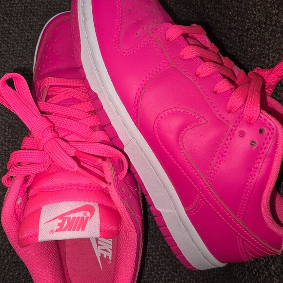 Nike Dunk Low Hyper Pink - Picture 6 of 6